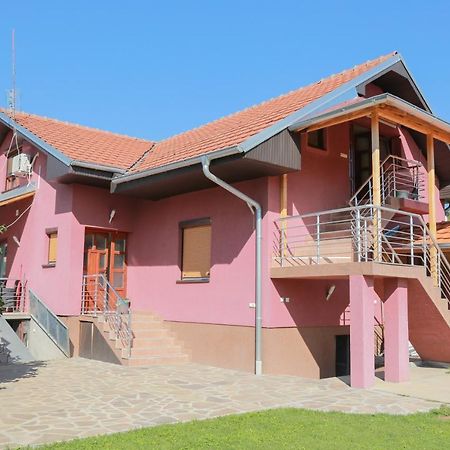 Vila Viktori 피로트 외부 사진