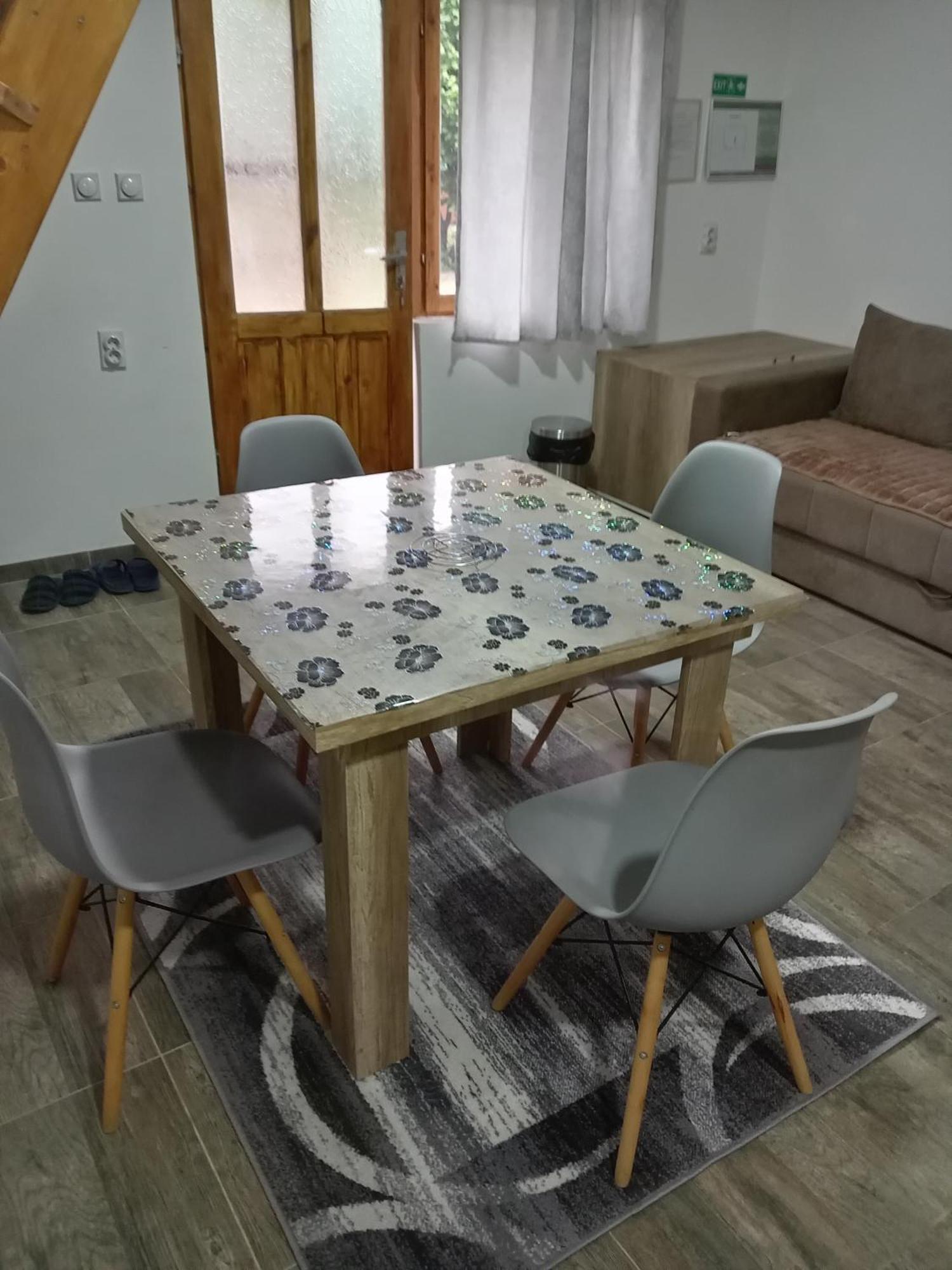 Vila Viktori 피로트 외부 사진